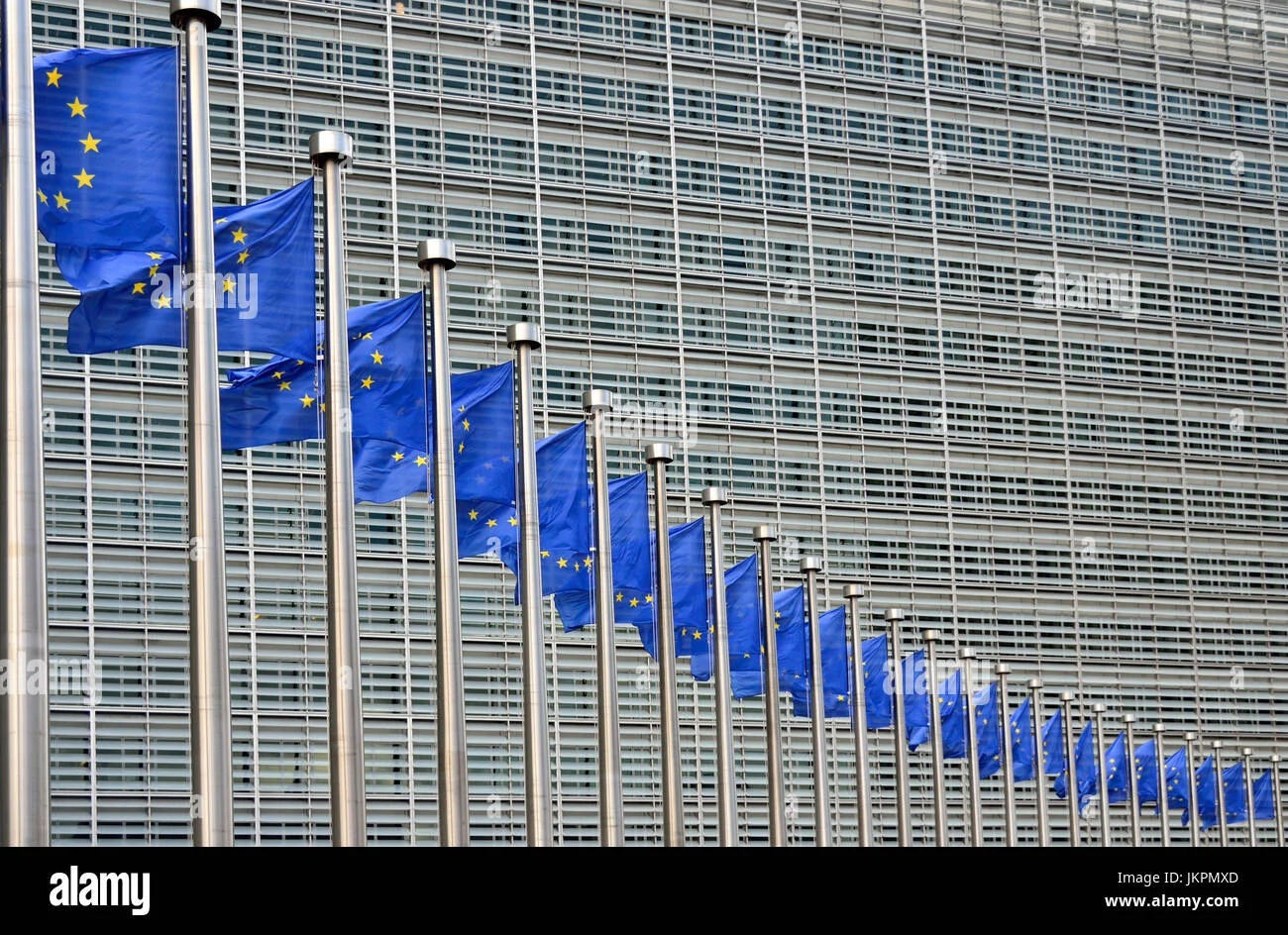 brussels-belgium-european-commission-berlaymont-building-eu-flags-JKPMXD.webp