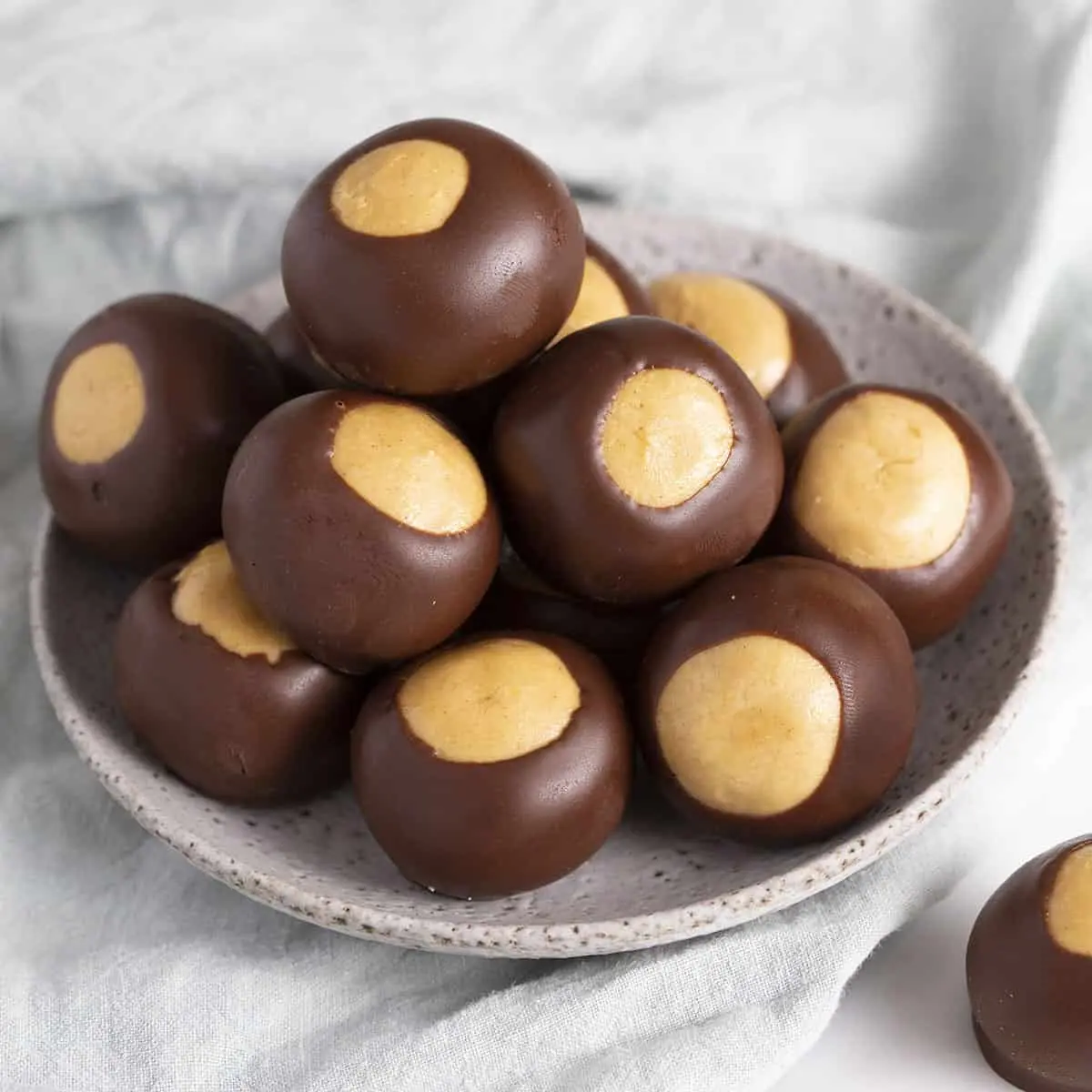 Buckeyes-recipe-1.webp
