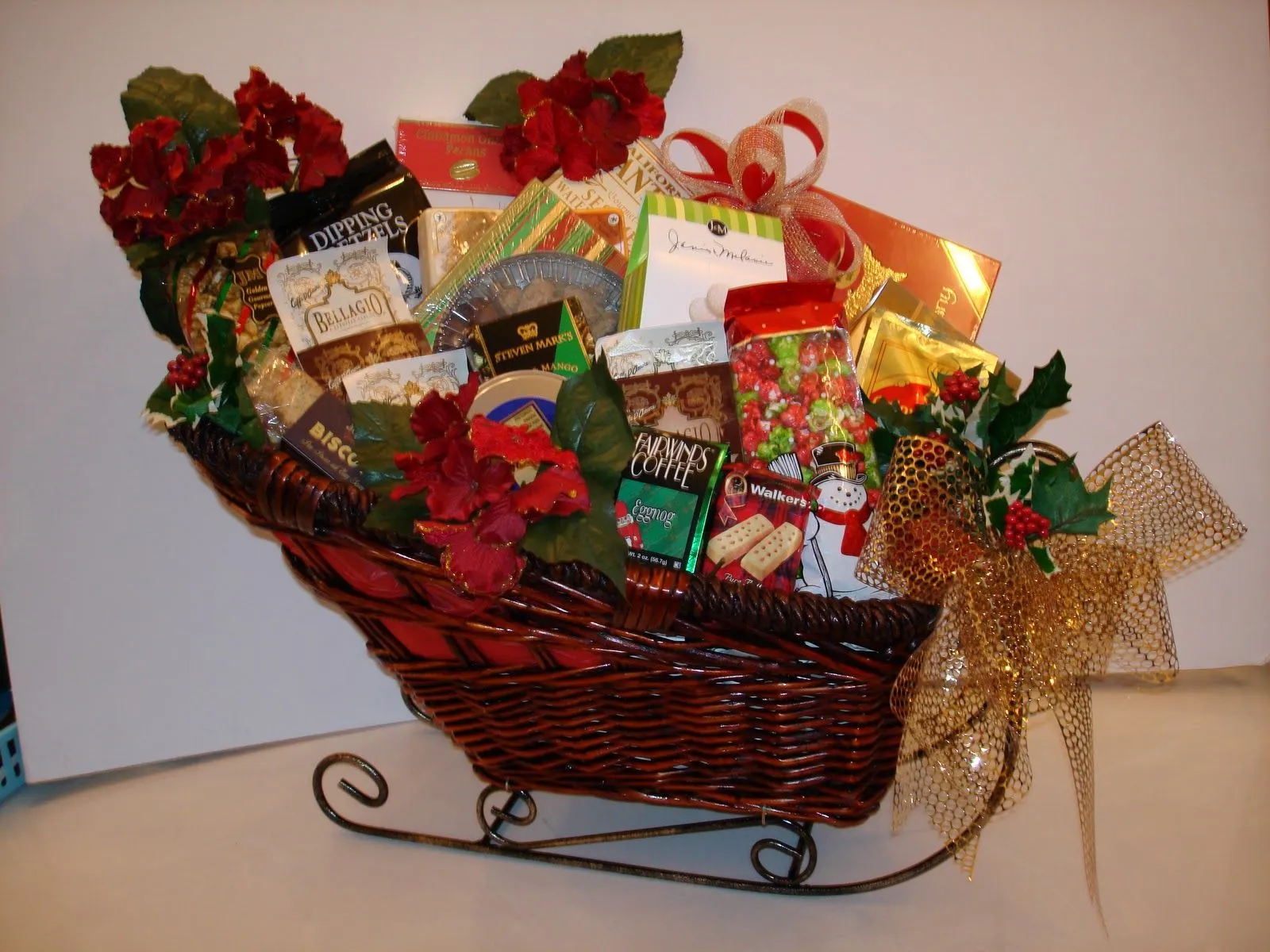 Christmas-Gift-Baskets.webp