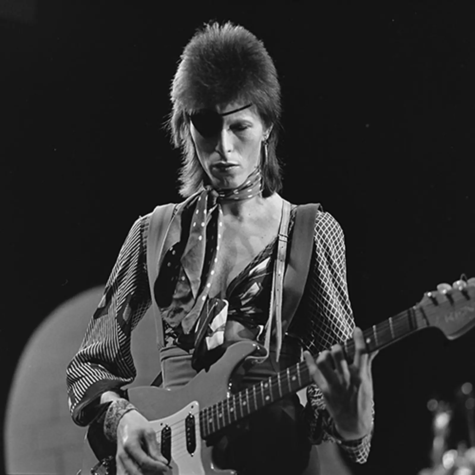 David_Bowie_-_TopPop_1974_10-Wikipedia-Commons.webp