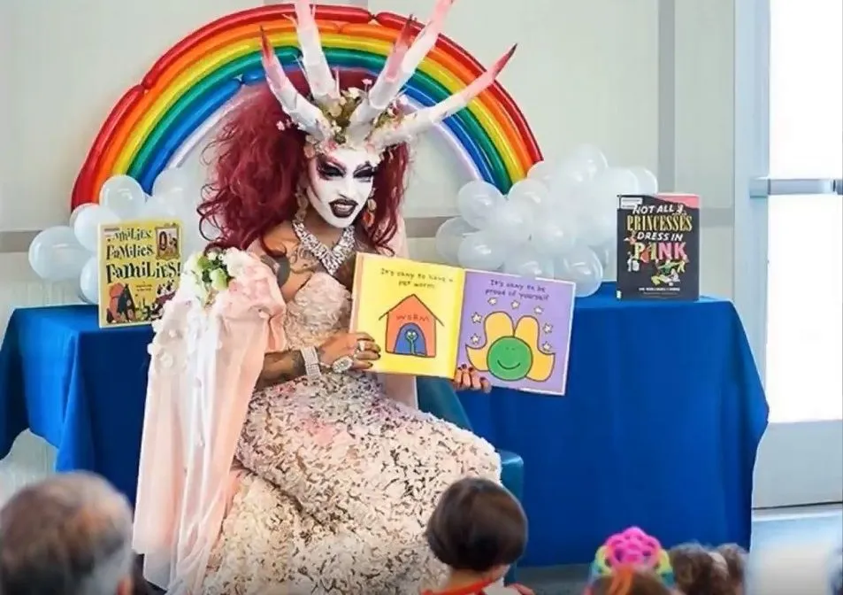 democrats-teaching-small-children.webp