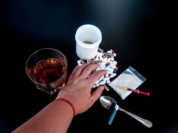 depositphotos_214727822-stock-photo-one-person-glass-whiskey-hand.webp