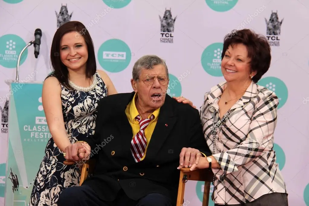 depositphotos_52191191-stock-photo-danielle-sarah-lewis-jerry-lewis.webp