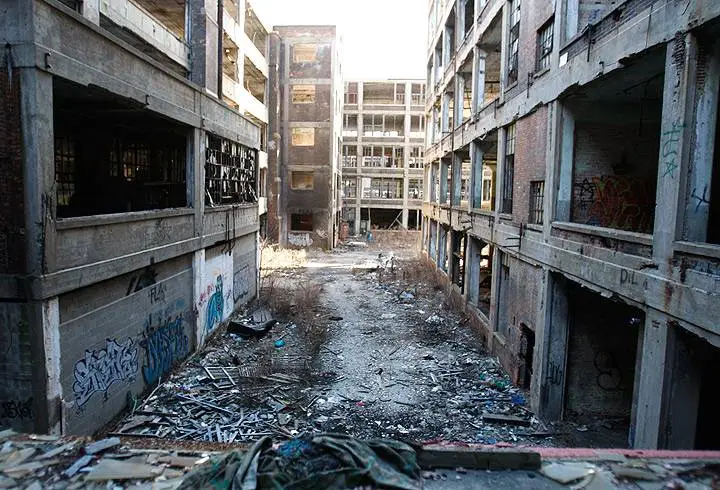detroit-abandoned-buildings-12.webp