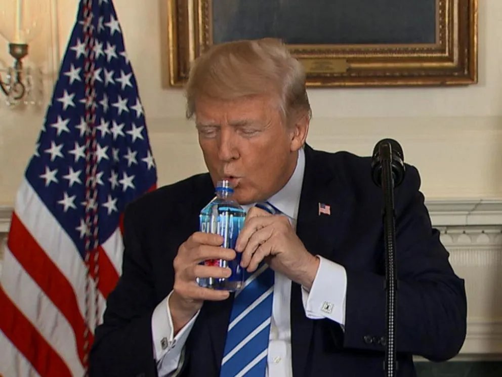 donald-trump-drink-water-02-abc-jc-171115_4x3_992.webp
