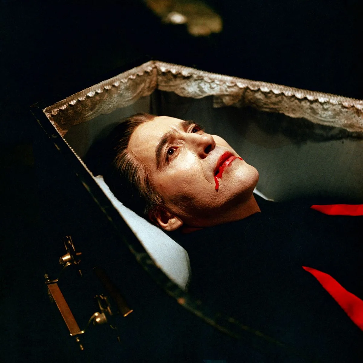DraculaRisenGrave1968_32-1.webp