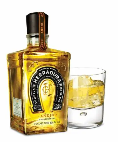 E_consiente-a-papa-con-tequila-herradura.webp