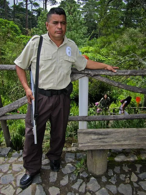 el salvador guard.webp