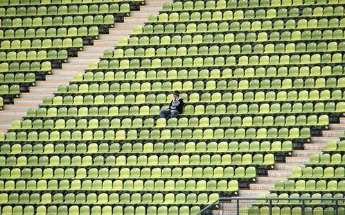 Empty_seats_in_stadium_498x310.webp