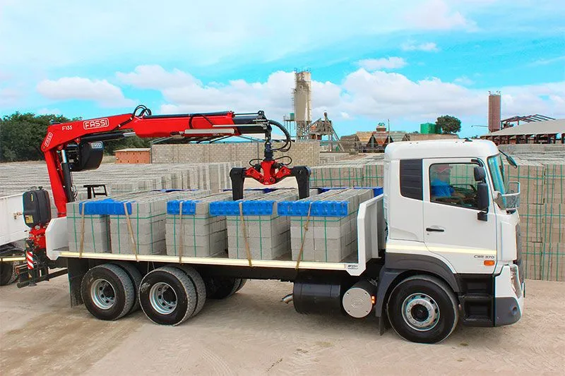 Fassi-F135A.0.21-crane-with-the-brick-stack-grabble-accessory-on-a-UD-Truck.webp