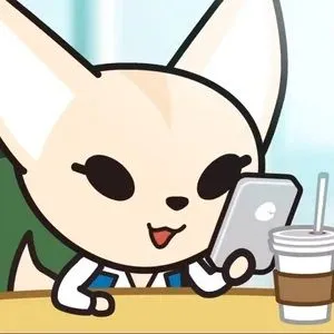 Fennekowithphone.webp