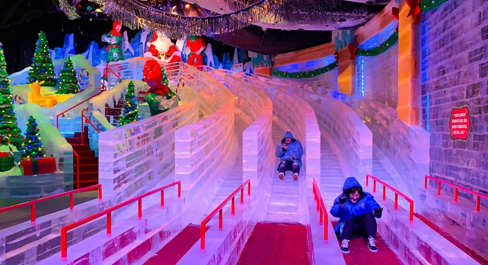 Gaylord-Palms-ICE-2018-A-Christmas-Story-Orlando-Ice-Slides-Curving.webp