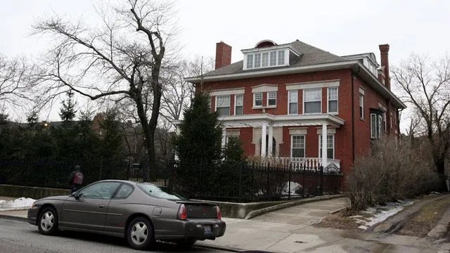 gty_barack_obama_chicago_house_jt_120708_wmain.webp