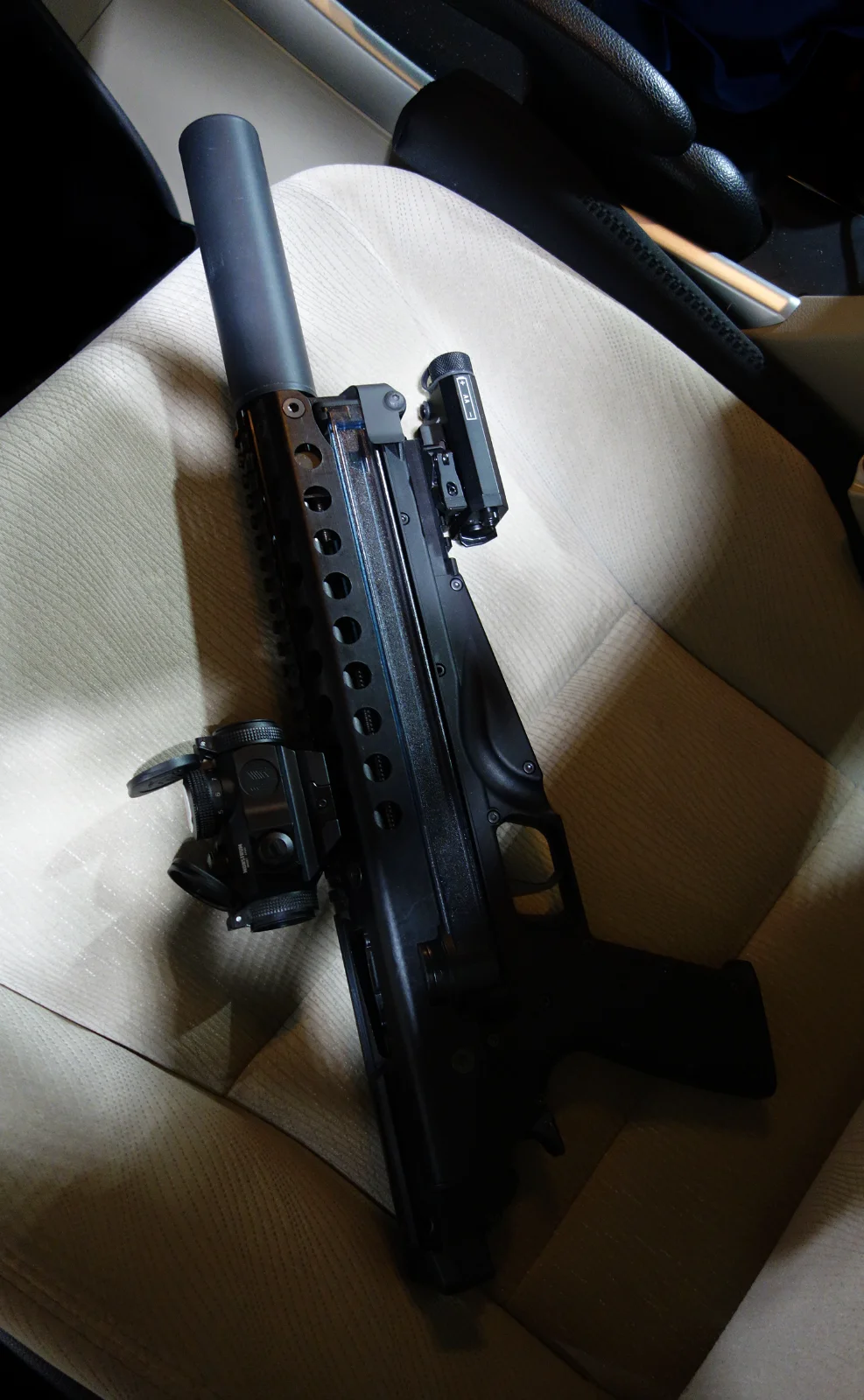 gun car seat.webp