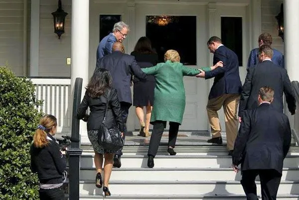 hillary-clinton-staircase-600.webp