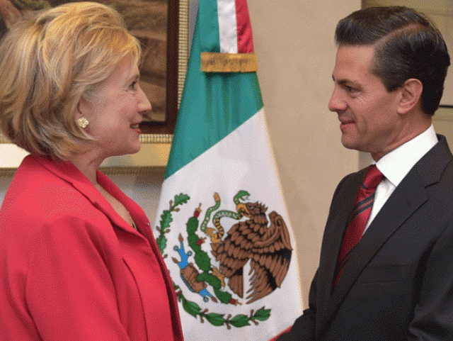 hillaryClintonPenaNieto.gif
