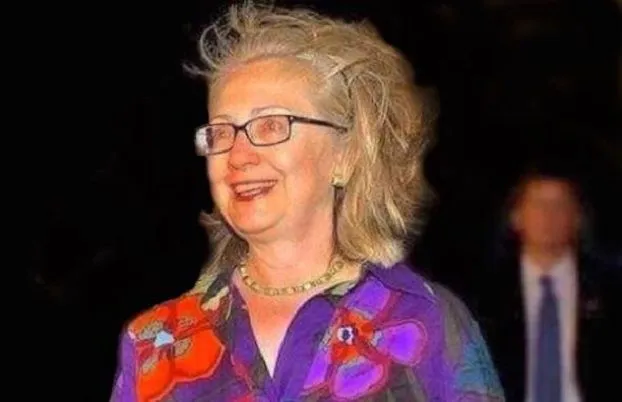hillaryfashiondisaster.webp