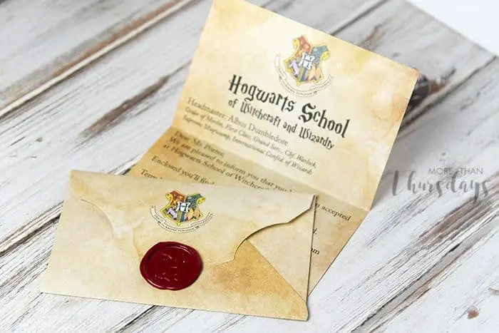Hogwarts-Letter-and-Envelope-back-700x467.jpg