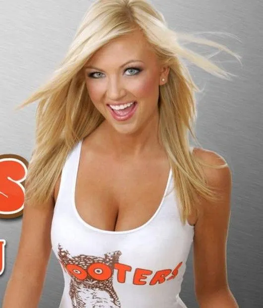hooters-girls-068.webp