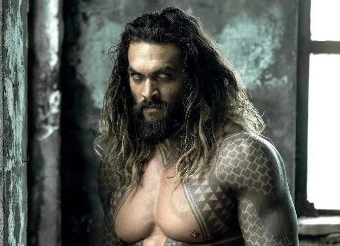 jason-momoa-s-aquaman-looks-badass-in-first-look.webp