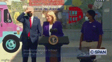 joey_icecream.gif.c309599dd334078aa7601f4dd144a5ac.gif