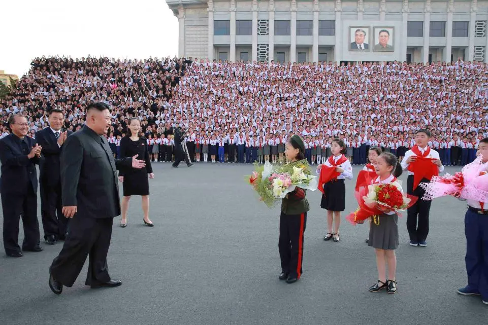 kim-jong-un-and-flowers.webp