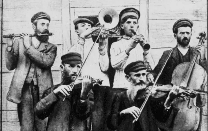 Klezmer-Music_Feature.webp