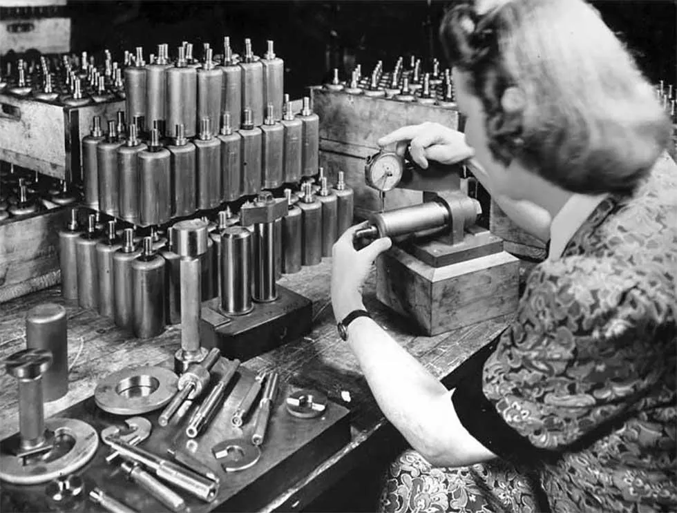 learn-woman-working-in-munitions-5394458.webp