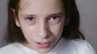 little-girl-crying-with-tears-rolling-down-her-cheeks_rxioq430_thumbnail-small01.webp