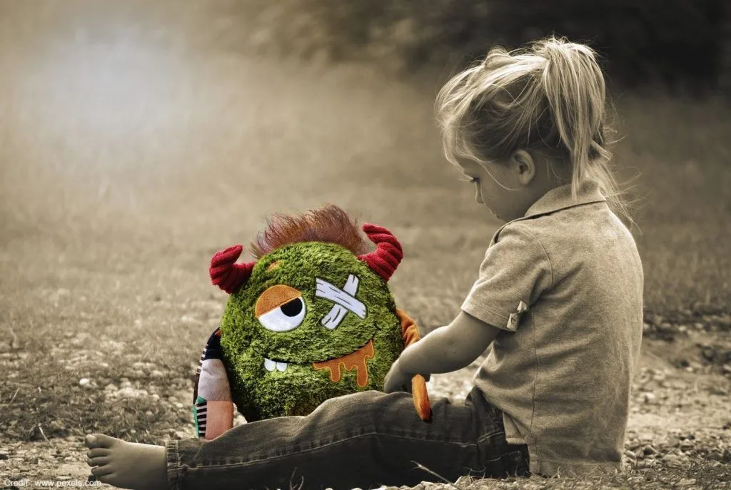 little-girl-toddler-sitting-monster-163551-compressor-1-1024x687.webp