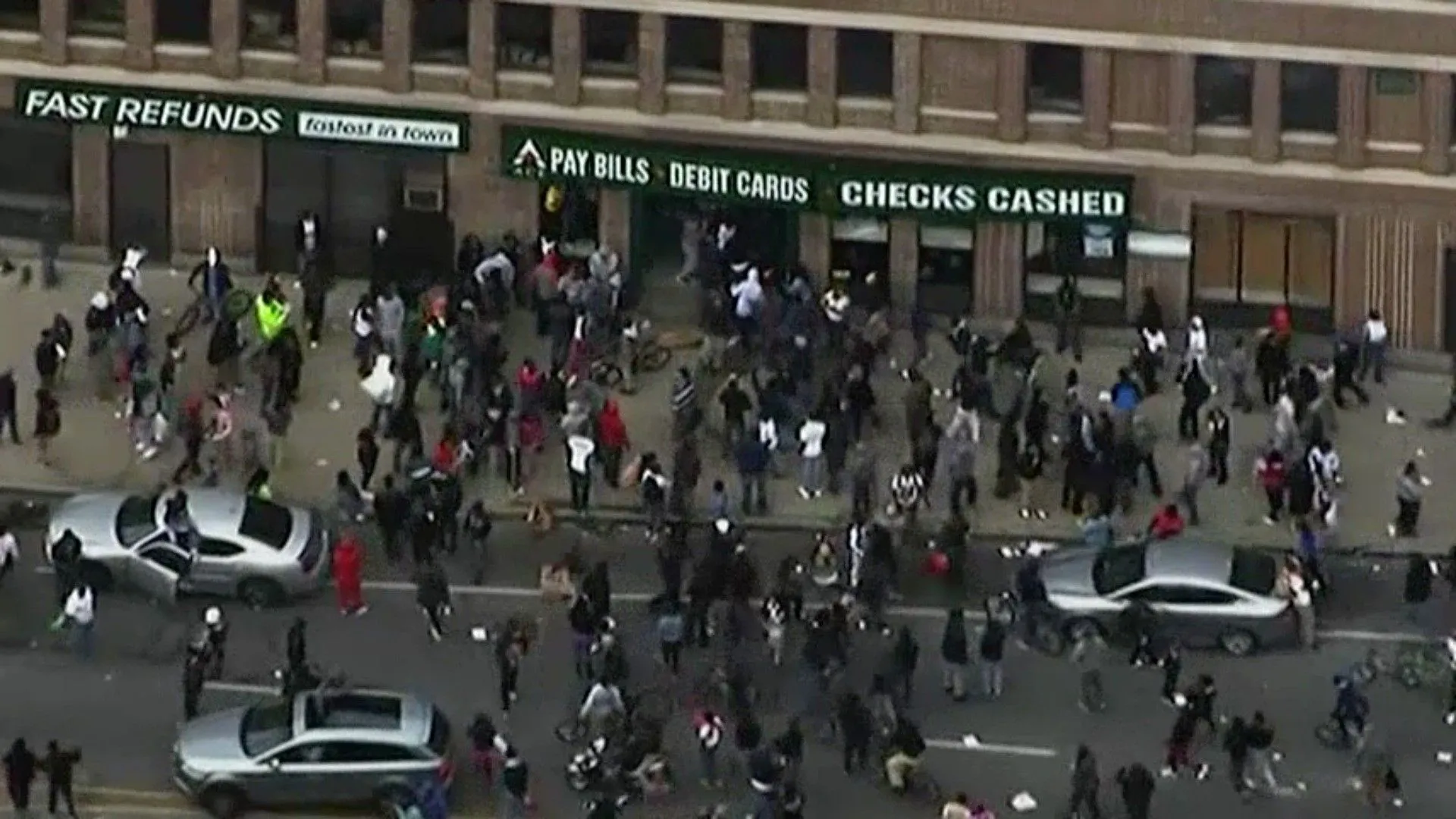 looters-target-stores-in-baltimore.webp