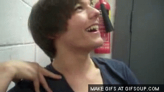 louis-being-gay-2-o.gif