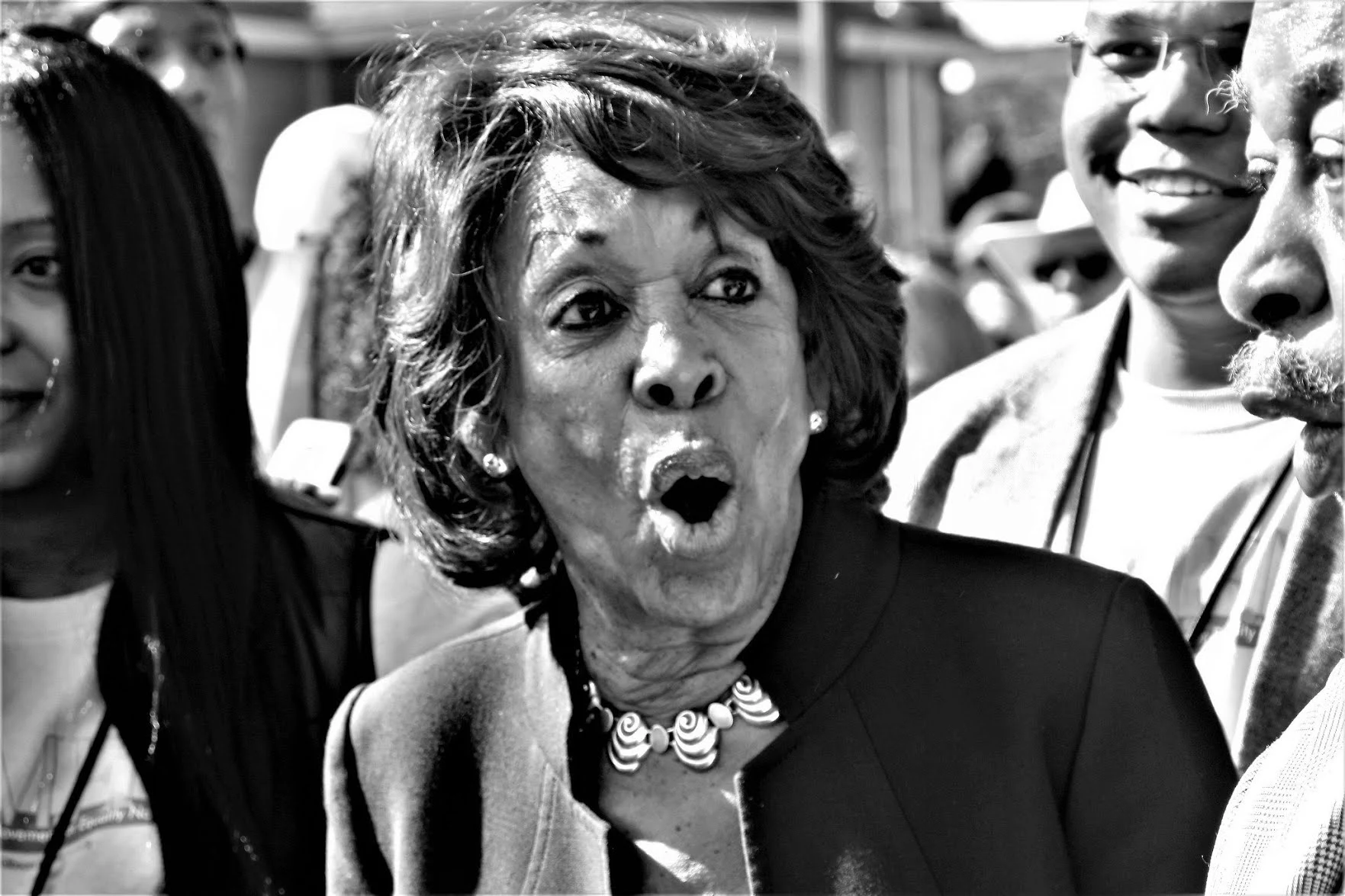 maxine-waters-selma-bridge-crossing-2018-e4f9106226a9ac68.webp