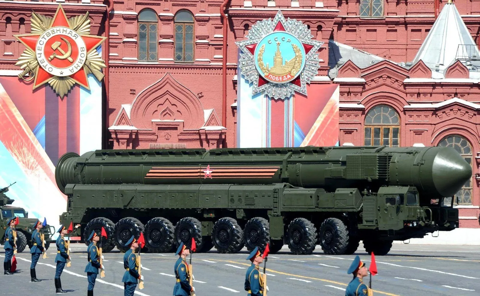 Military_parade_on_Red_Square_2016-05-09_037.webp