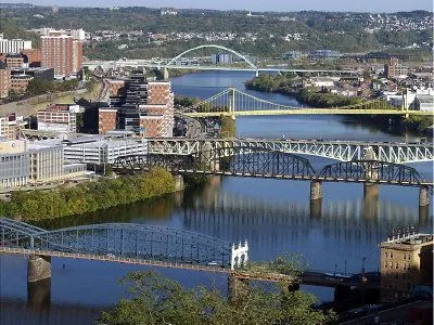 Monongahela River at Pittsburgh.webp