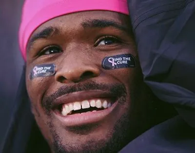 NFL-Player-Finds-A-New-Way-For-Breast-Cancer-Awareness..webp