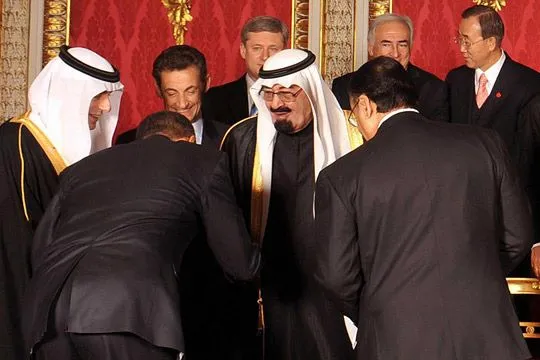obama-bows-to-saudi-prince.webp