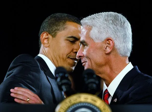 obama-crist-kiss-hug.webp