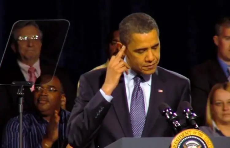 obama middlefinghillaryyy-4-web.webp