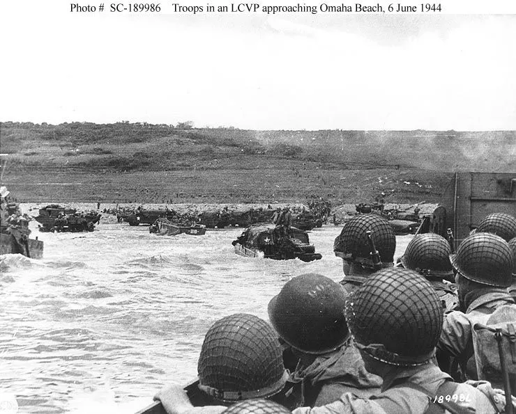 OverlordOmahaLCVPTroops2.jpg