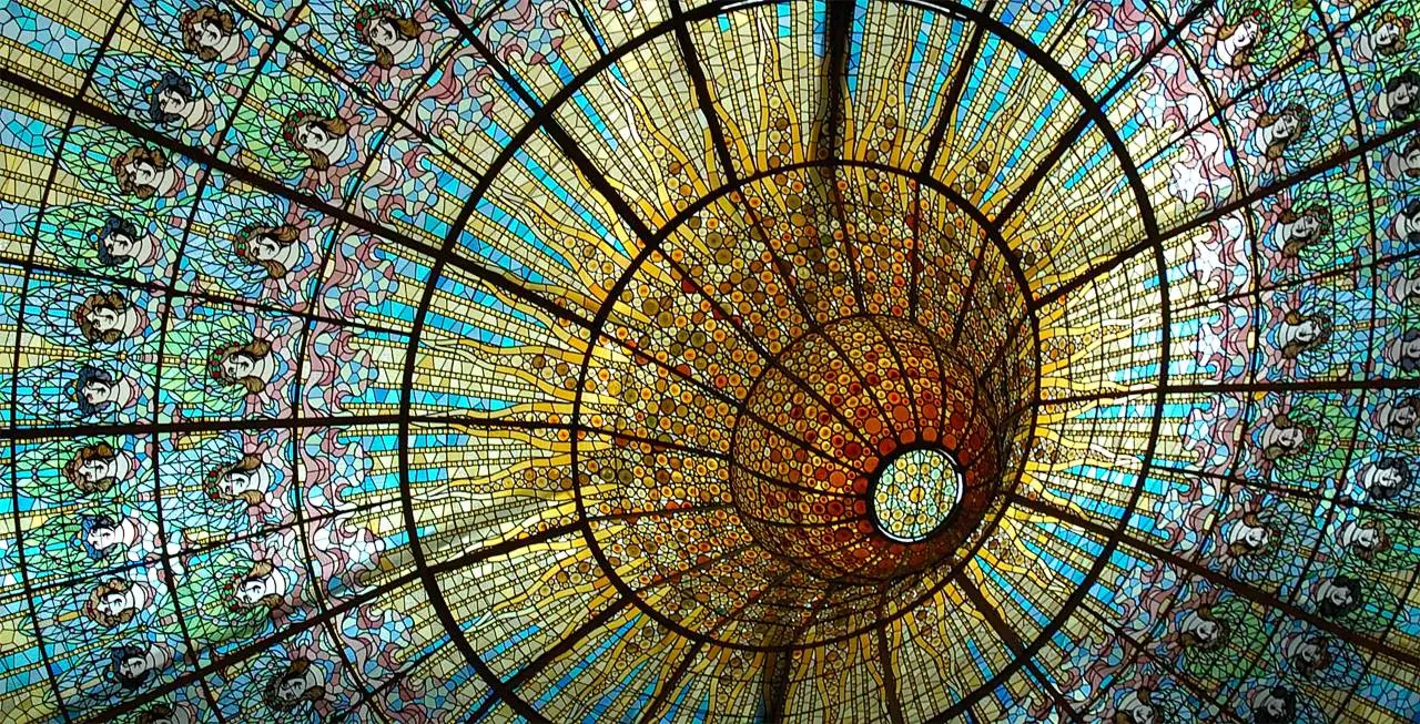 palau-de-la-musica-catalana-coloured-glass-ceiling.jpg