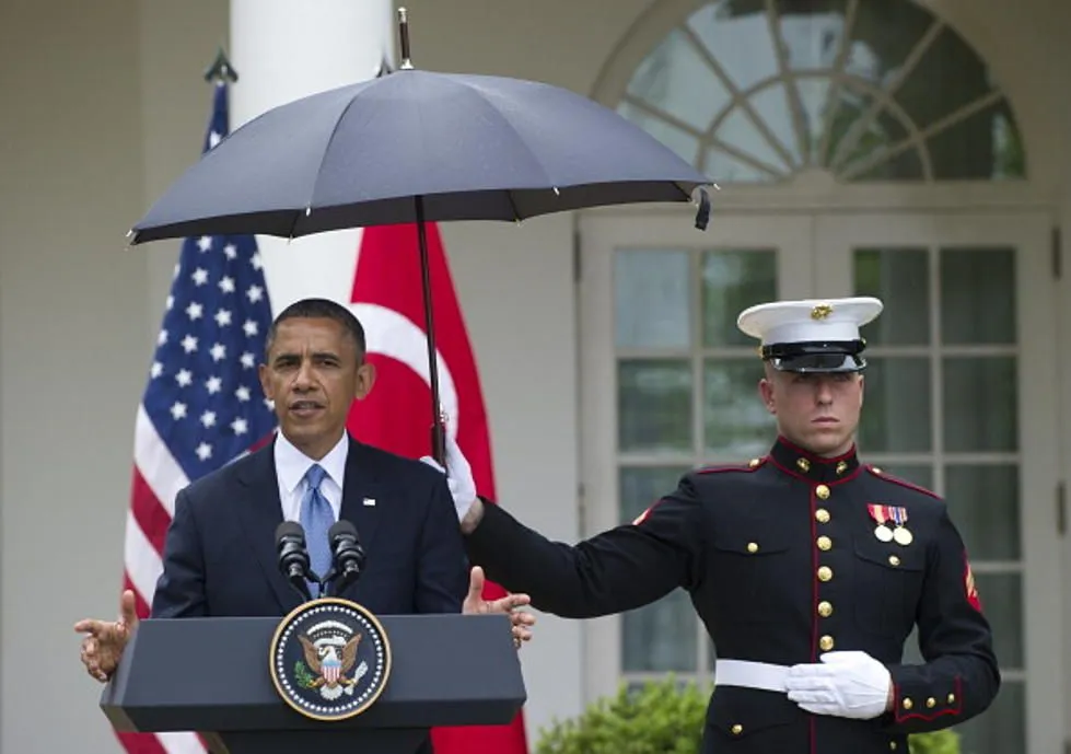 president-obama-marine-umbrella.webp