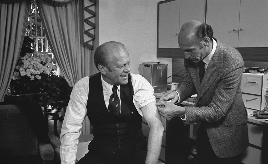 President_Ford_receives_a_swine_flu_inoculation_-_NARA_-_7064718.webp