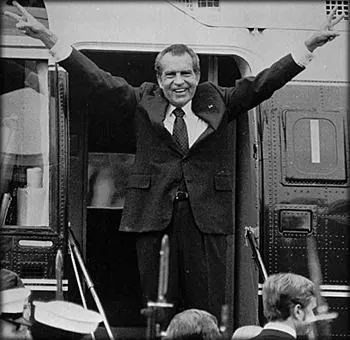 richard+nixon+peace+sign-tonyetone.webp