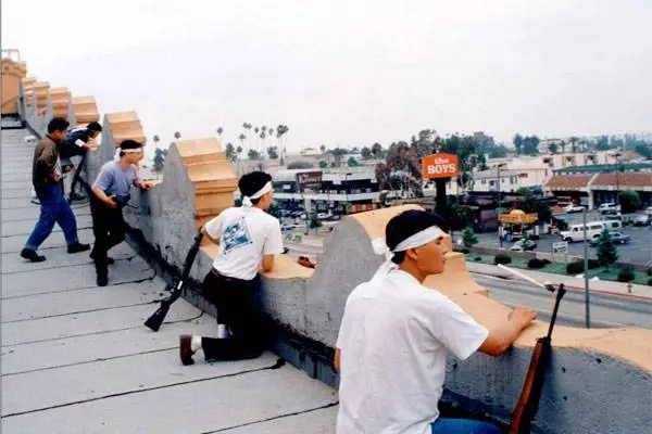 Roof_Koreans_and_ROK_Veterans_(1992_Los_Angeles_Riots).webp