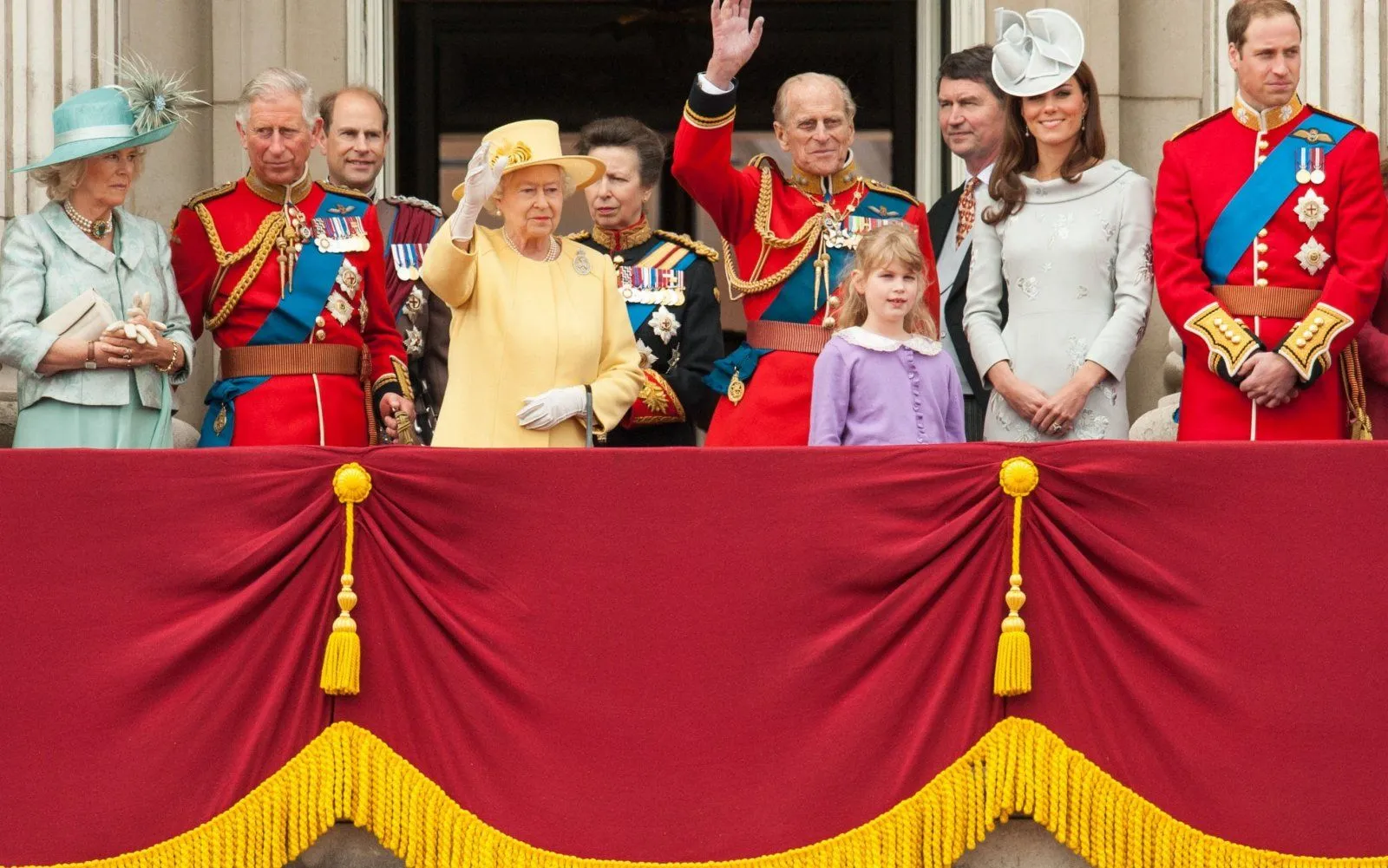 royals_trans_NvBQzQNjv4BqQv8PhuGzYBWYEozZmXWUMCvcqrx0pAWg00oN1MzaepQ.webp