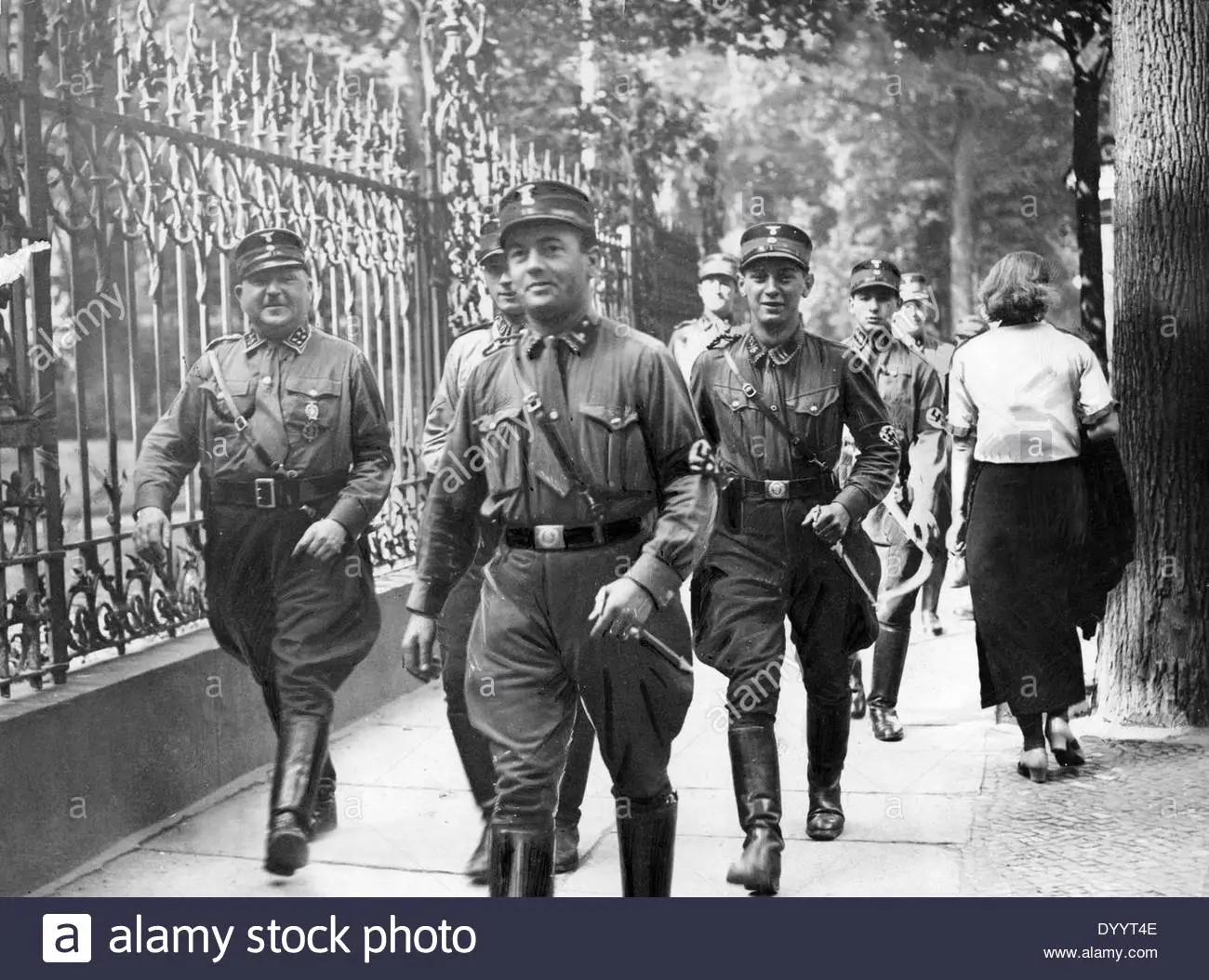 sa-men-after-the-roehm-affair-30061934-DYYT4E.jpg