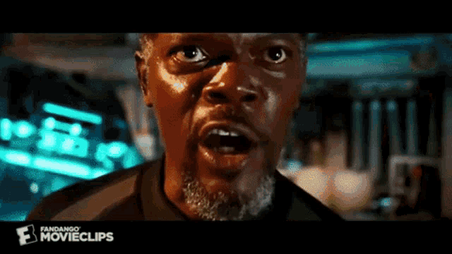 samuel-l-jackson-deep-blue-sea.gif