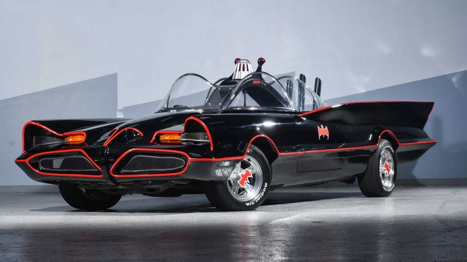 save-gotham-city-in-this-amazingly-accurate-batmobile-replica.webp