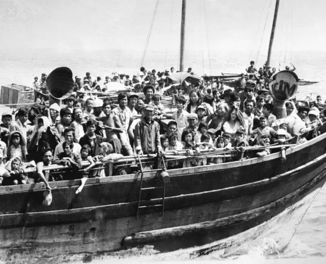 Screenshot_2020-11-26 vietnamese boat people - Google Search.png